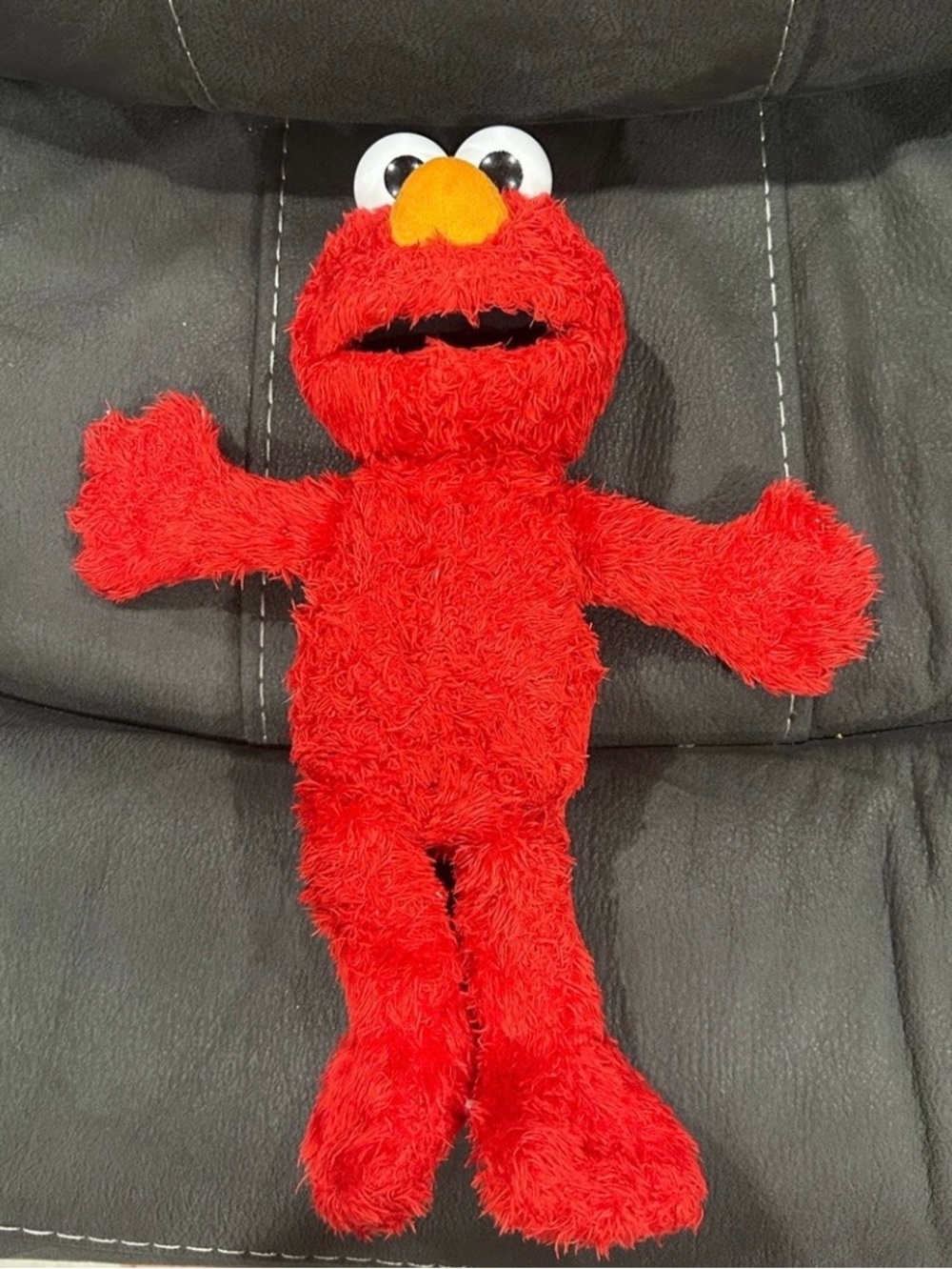💚2 FOR 25 LISTING SALE💚
Elmo doll; Sesame street! Batteries included!!